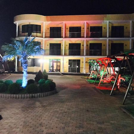 פיזונדה Hotel Danelyan מראה חיצוני תמונה