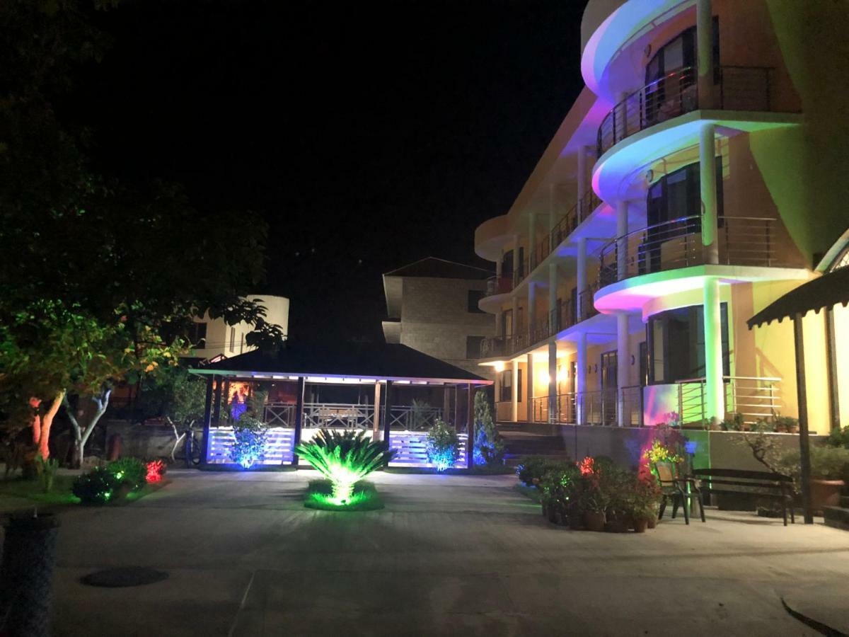 פיזונדה Hotel Danelyan מראה חיצוני תמונה